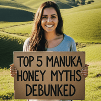 Les 5 principaux mythes sur le miel de Manuka démystifiés - femme tenant une pancarte